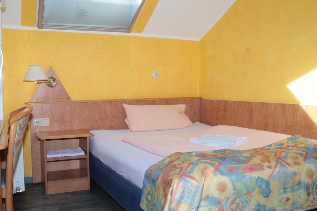 Garni Zum Adler Hotel Gensingen Habitación foto