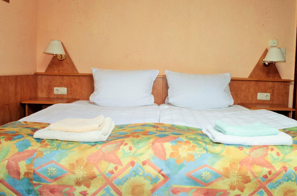 Garni Zum Adler Hotel Gensingen Habitación foto