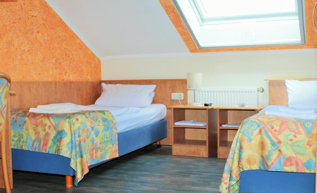 Garni Zum Adler Hotel Gensingen Habitación foto