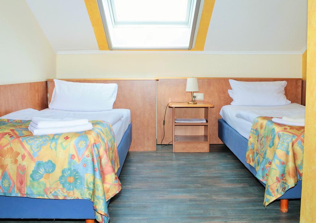 Garni Zum Adler Hotel Gensingen Habitación foto