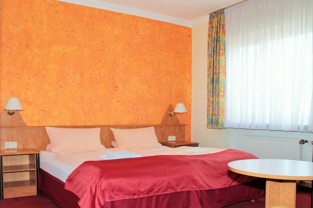 Garni Zum Adler Hotel Gensingen Habitación foto