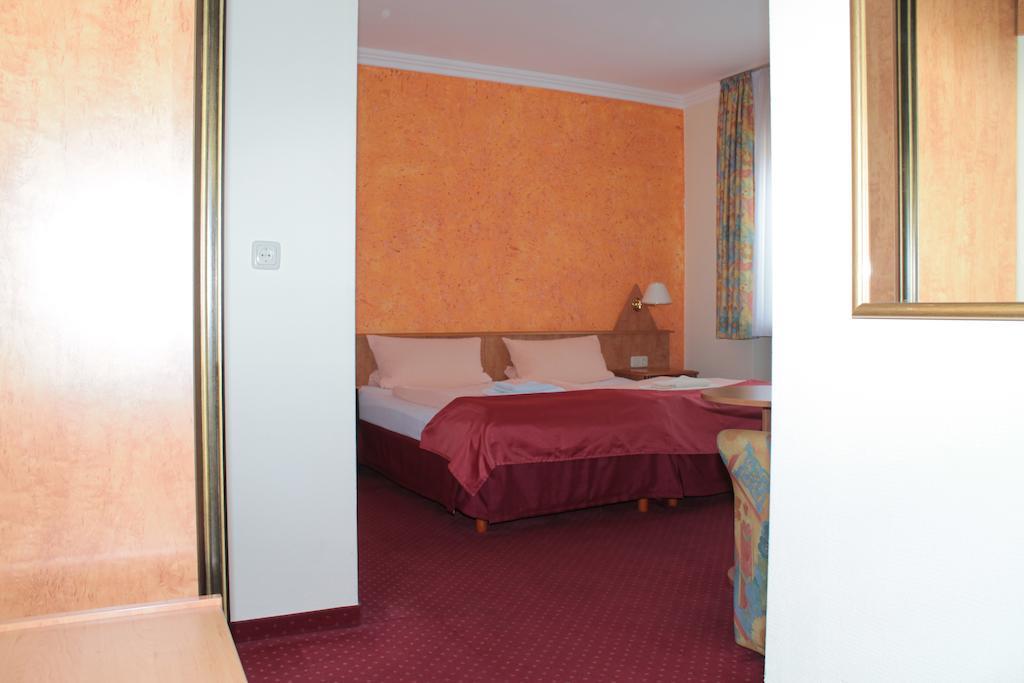 Garni Zum Adler Hotel Gensingen Habitación foto