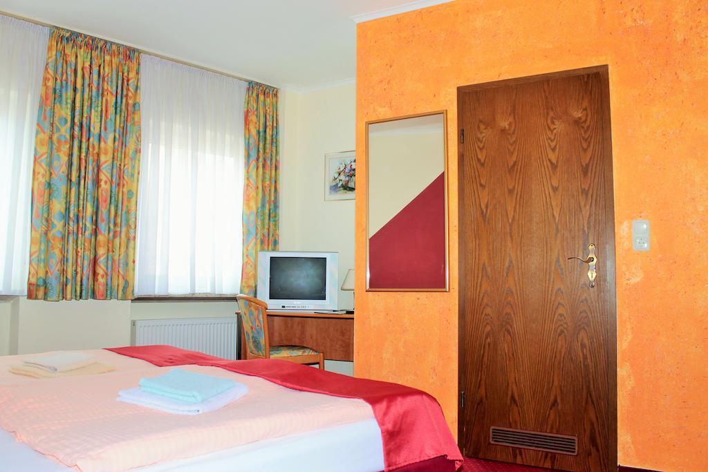 Garni Zum Adler Hotel Gensingen Habitación foto