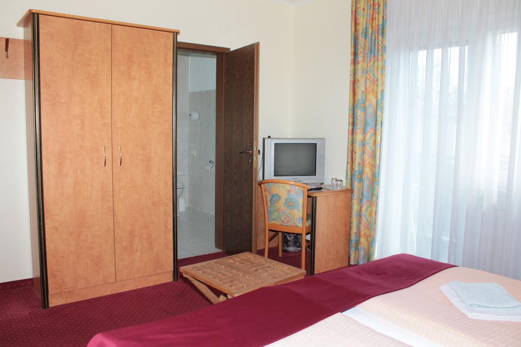 Garni Zum Adler Hotel Gensingen Habitación foto