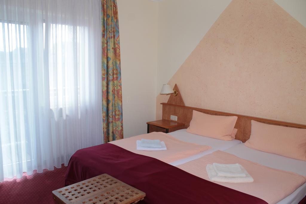 Garni Zum Adler Hotel Gensingen Habitación foto