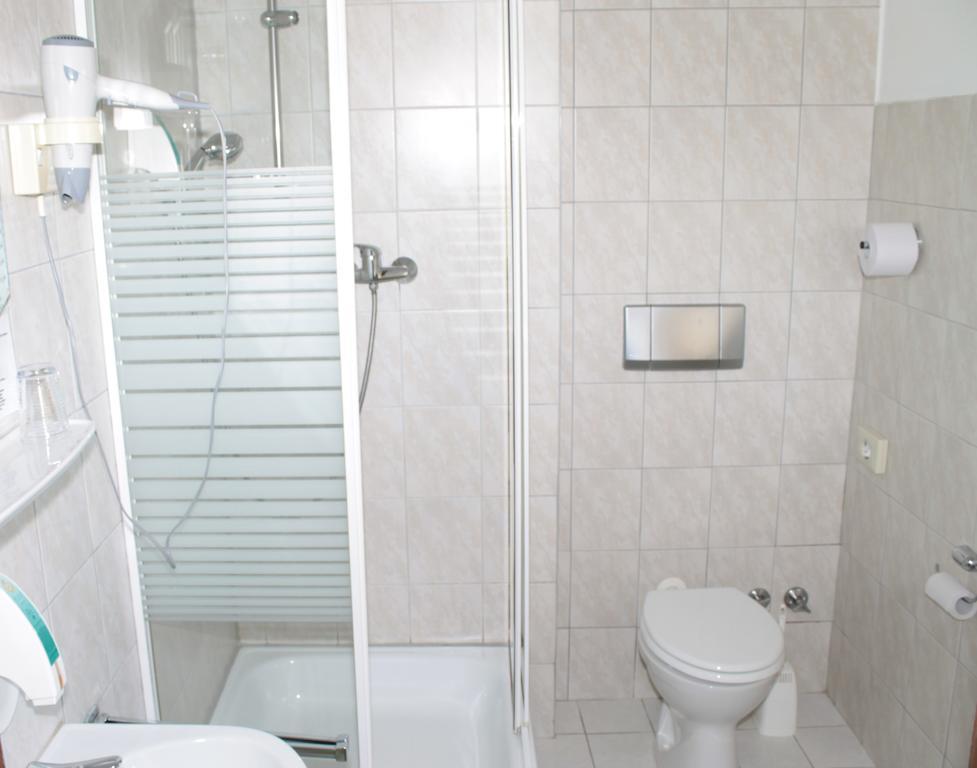 Garni Zum Adler Hotel Gensingen Habitación foto
