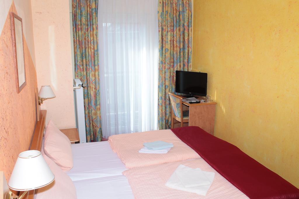 Garni Zum Adler Hotel Gensingen Habitación foto