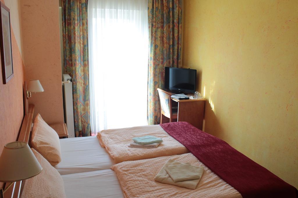 Garni Zum Adler Hotel Gensingen Habitación foto